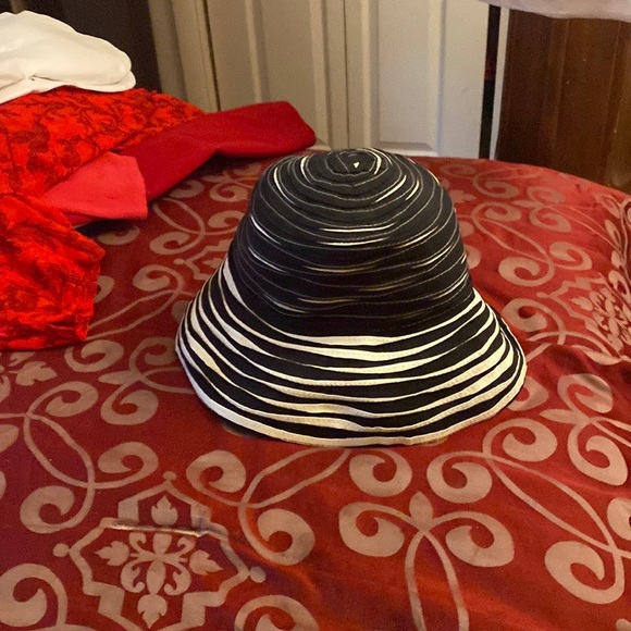 Navy blue swirl hat - Picture 1 of 8